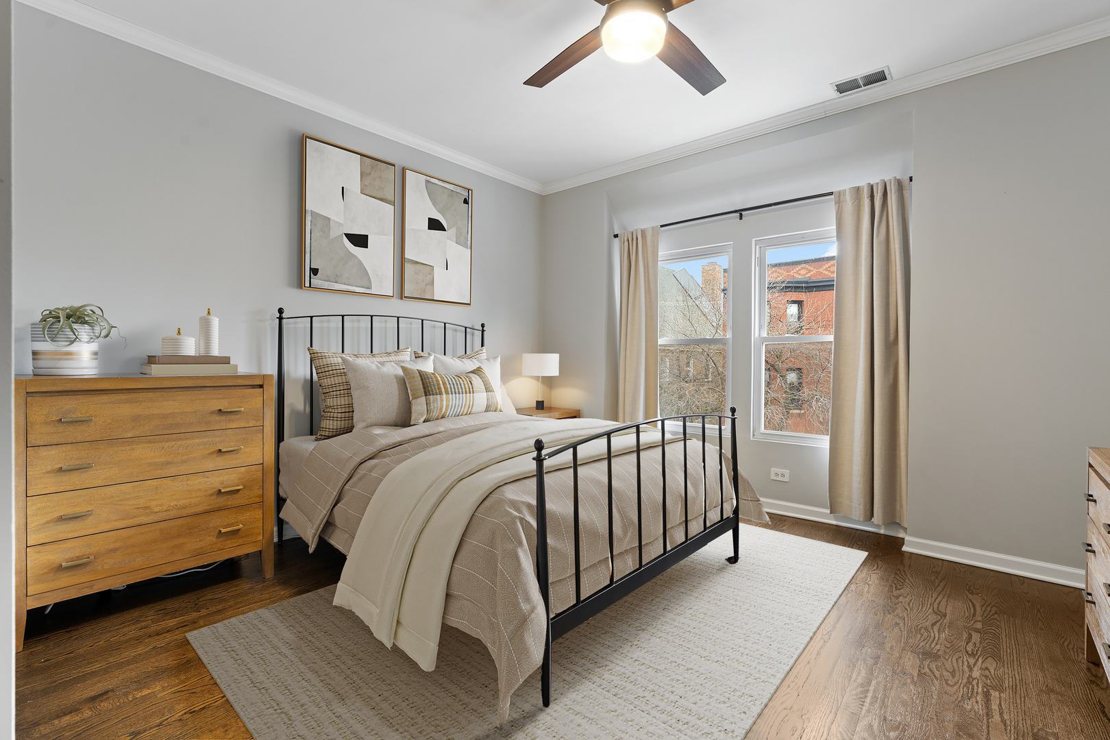 1043 W SCHOOL Street Unit: 207