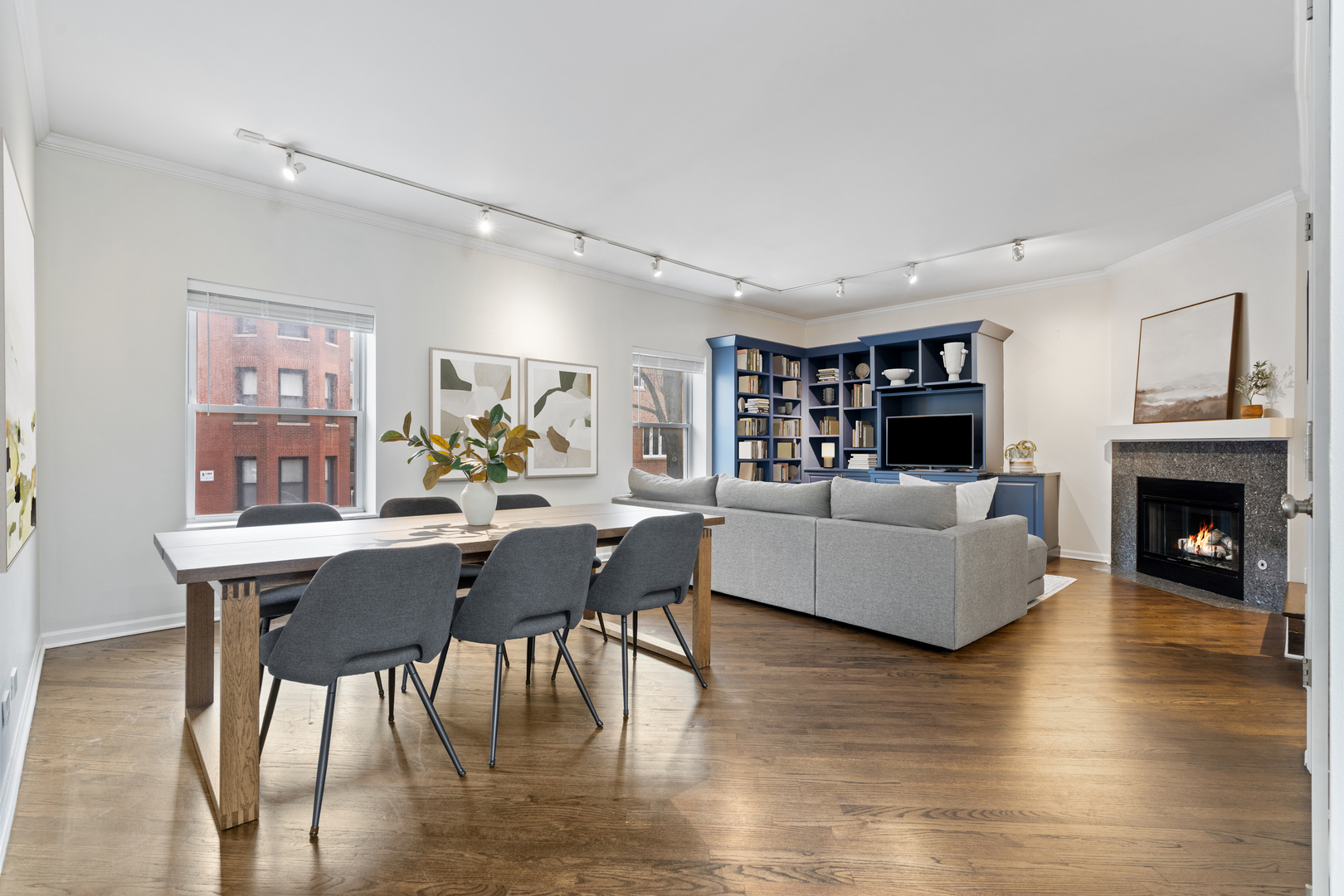 1043 W SCHOOL Street Unit: 207