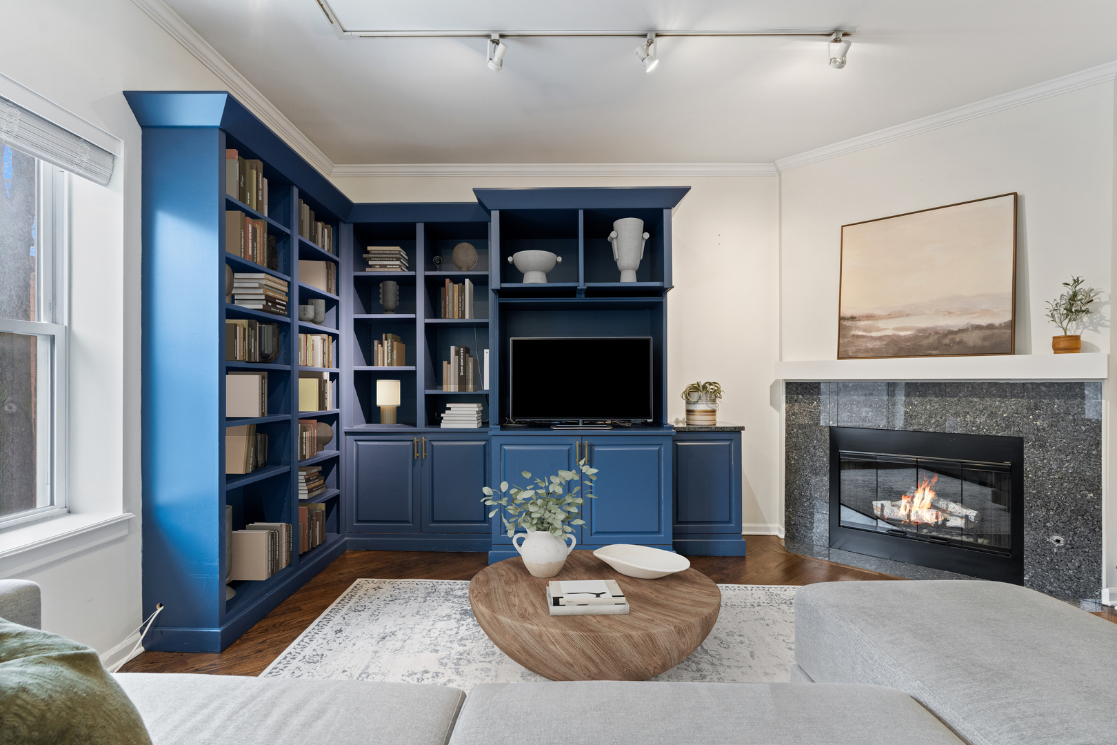 1043 W SCHOOL Street Unit: 207