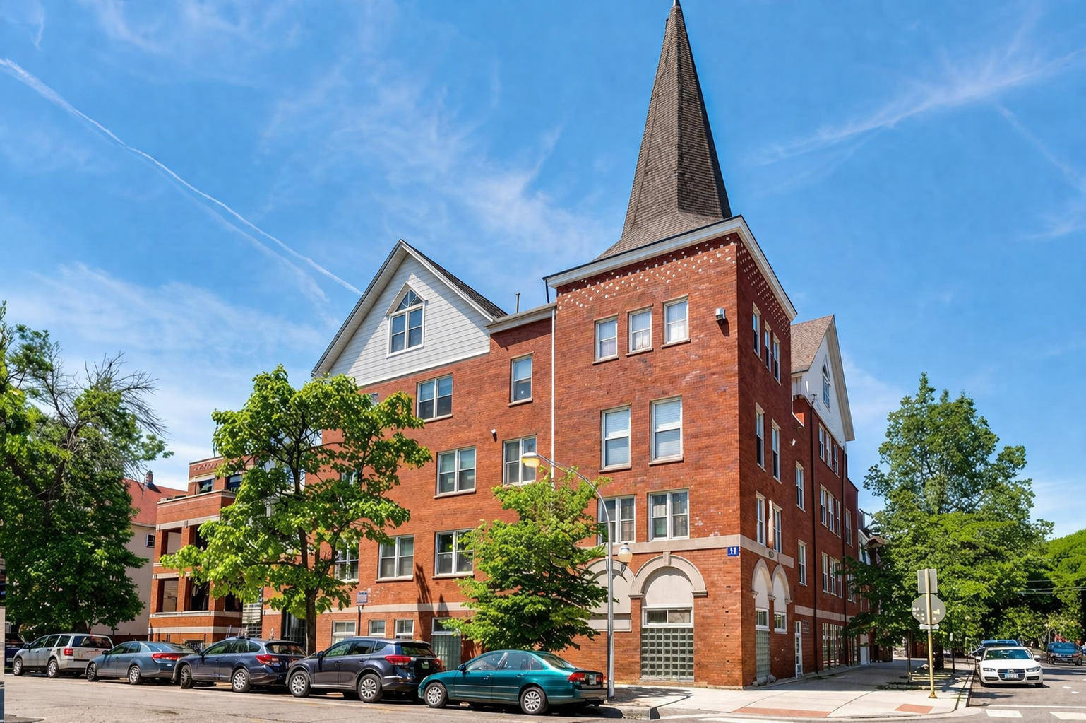 1043 W SCHOOL Street Unit: 207