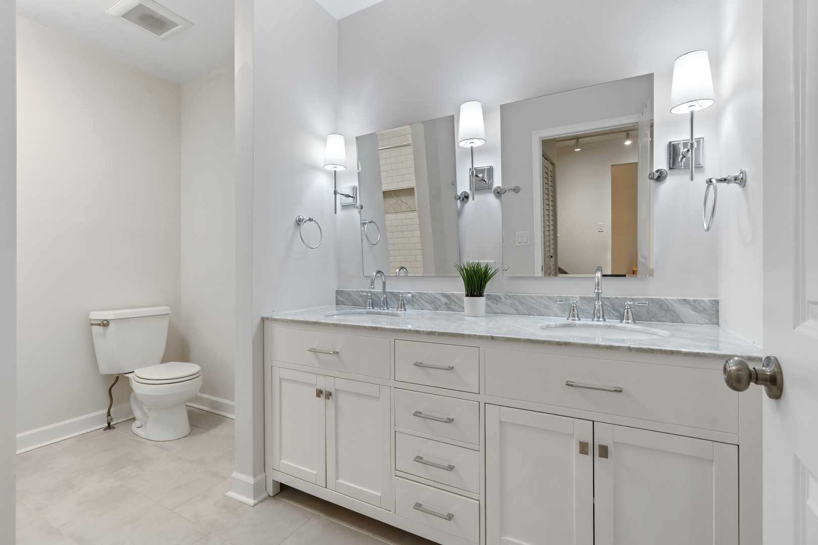 1043 W SCHOOL Street Unit: 207