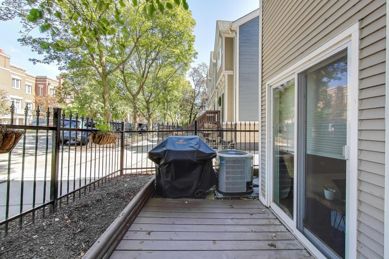 1447 W WRIGHTWOOD Avenue