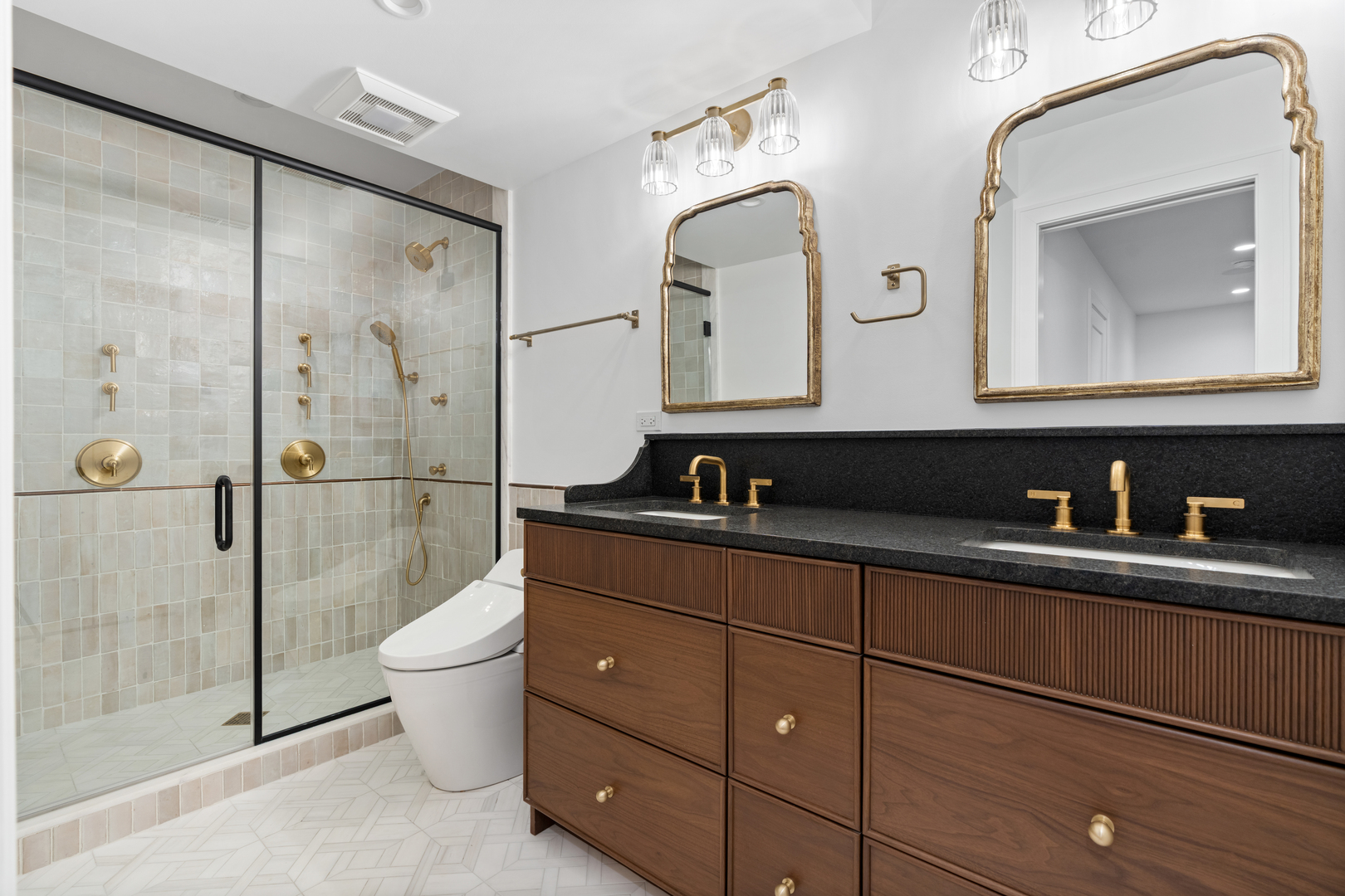 2110 N Hudson Avenue Unit: C