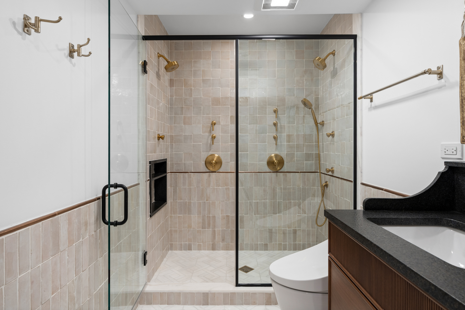 2110 N Hudson Avenue Unit: C