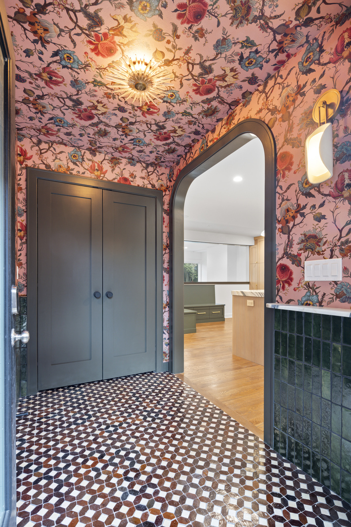 2110 N Hudson Avenue Unit: C