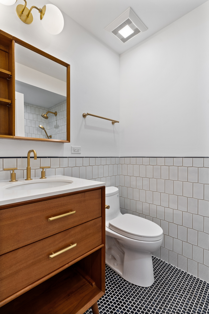 2110 N Hudson Avenue Unit: C