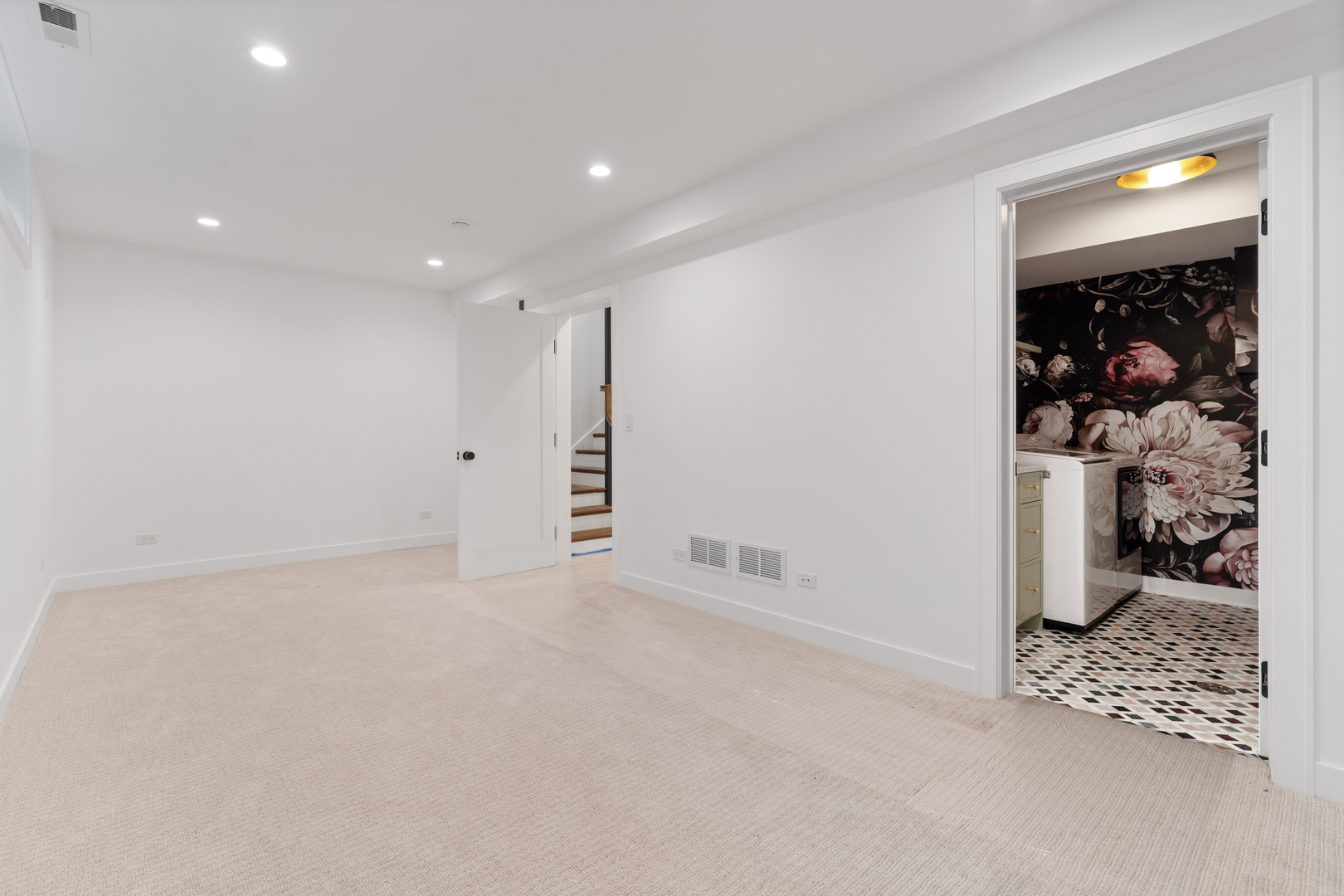 2110 N Hudson Avenue Unit: C