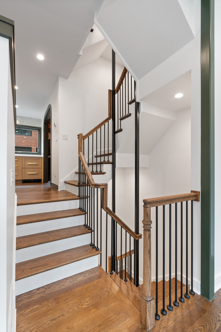 2110 N Hudson Avenue Unit: C