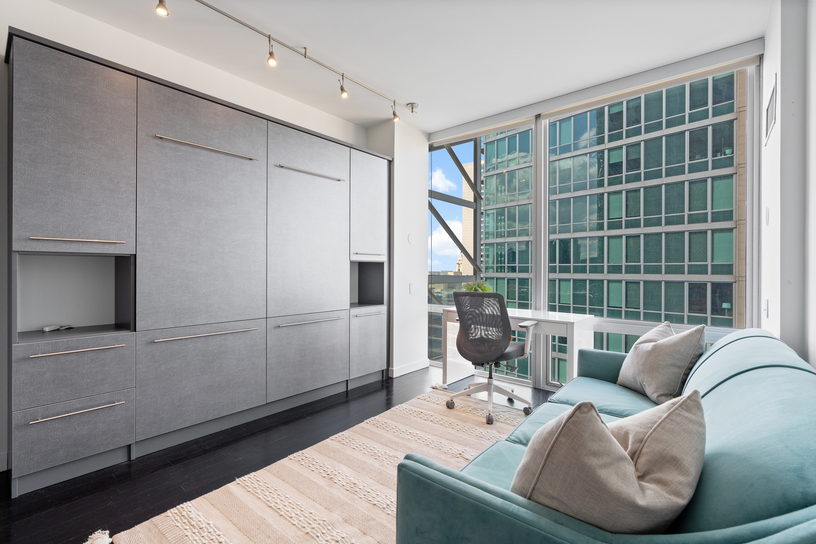 653 N Kingsbury Street Unit: 1405