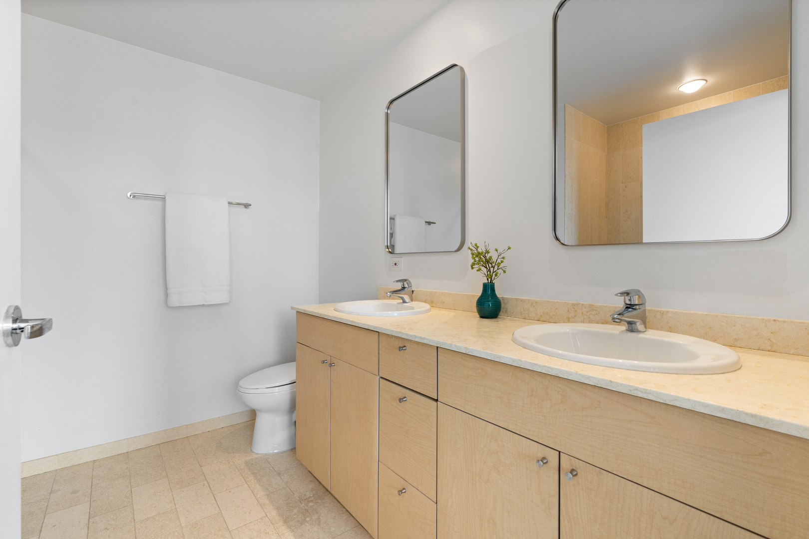 653 N Kingsbury Street Unit: 1405