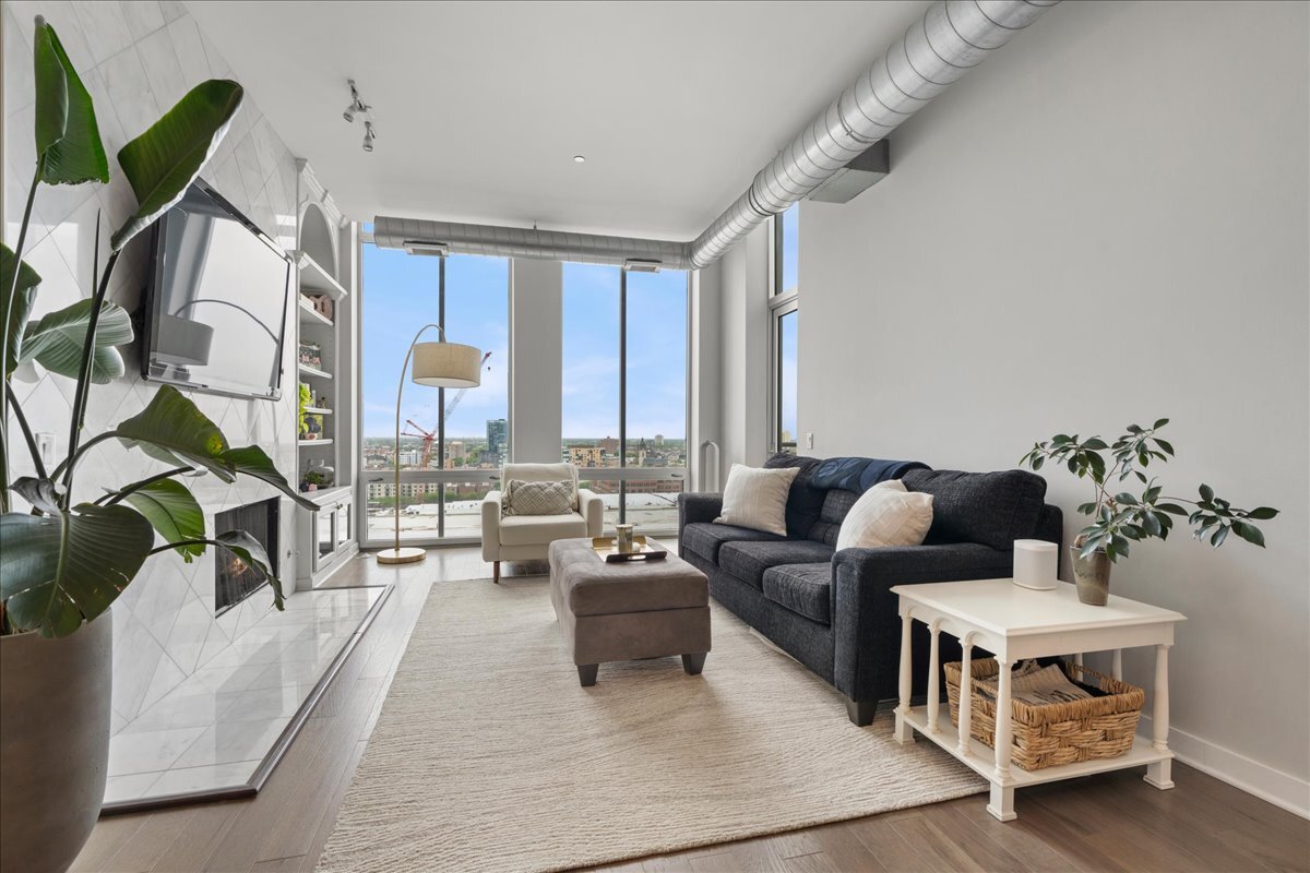 720 N LARRABEE Street Unit: 1710