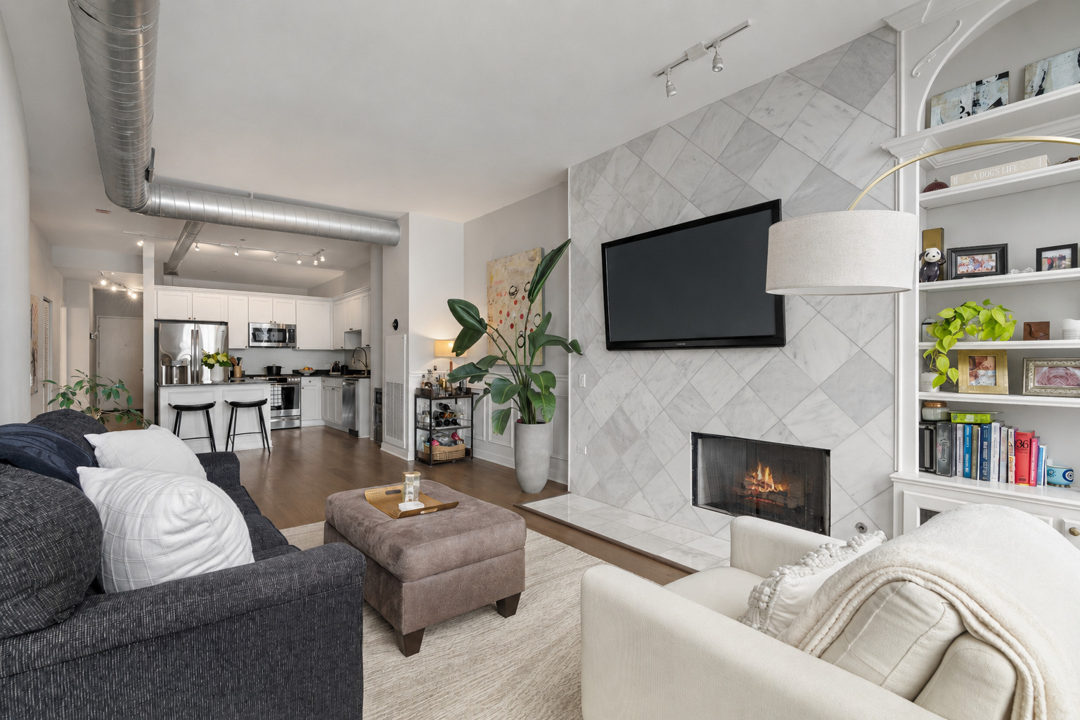 720 N LARRABEE Street Unit: 1710