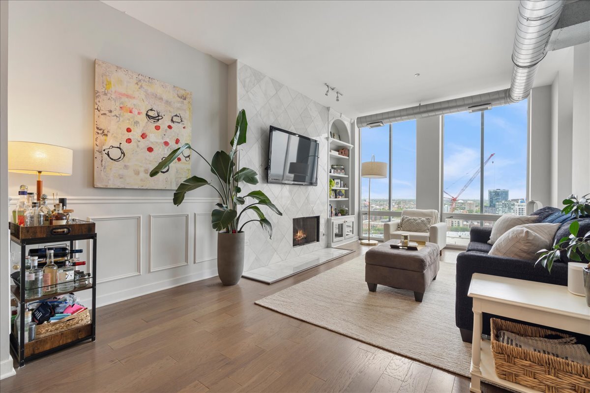 720 N LARRABEE Street Unit: 1710