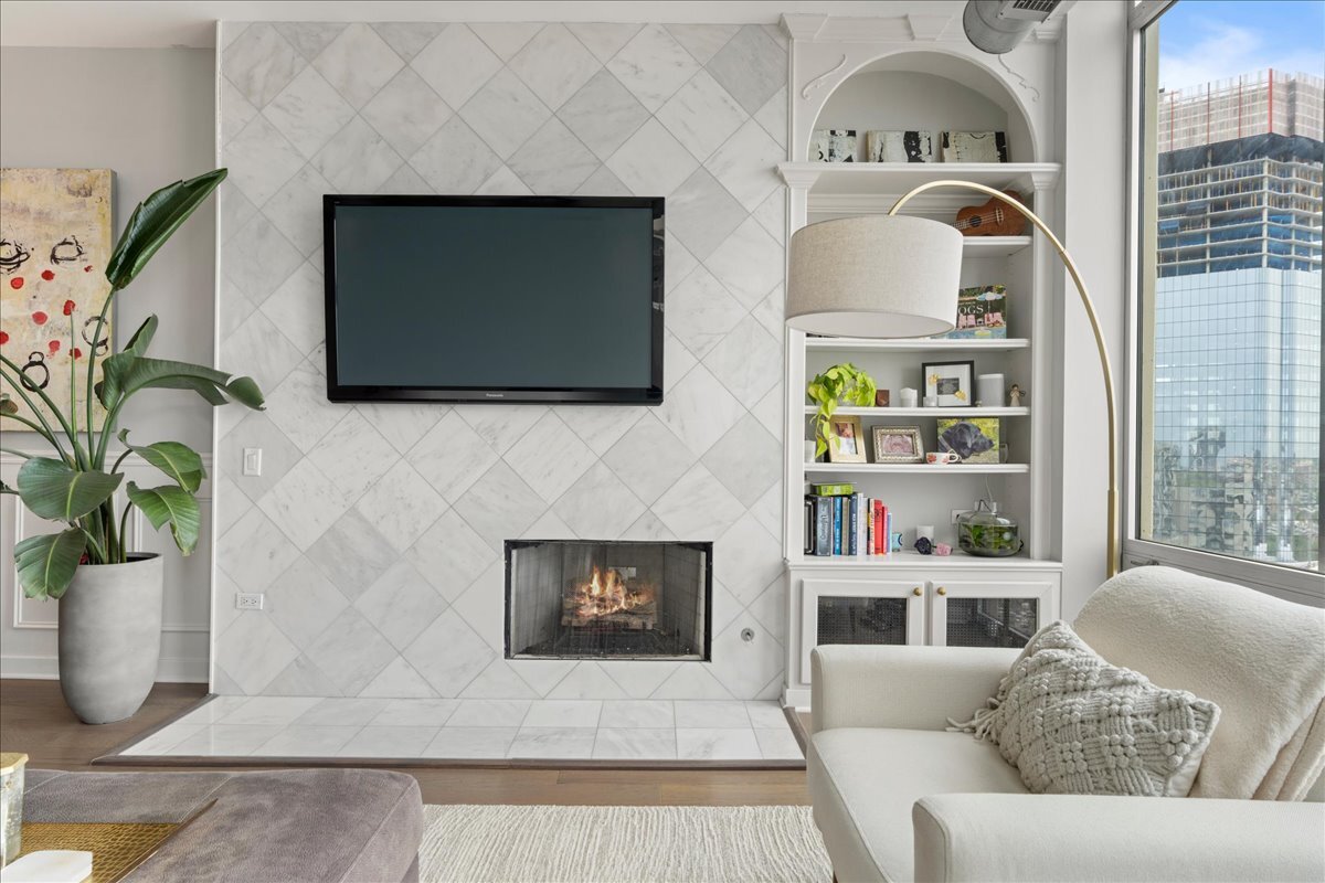 720 N LARRABEE Street Unit: 1710