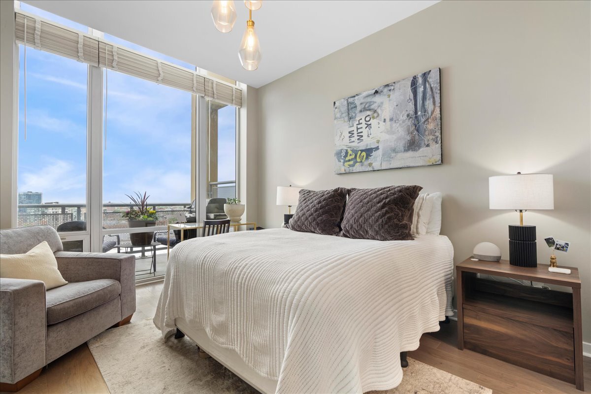 720 N LARRABEE Street Unit: 1710