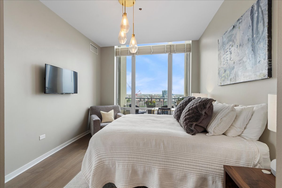 720 N LARRABEE Street Unit: 1710