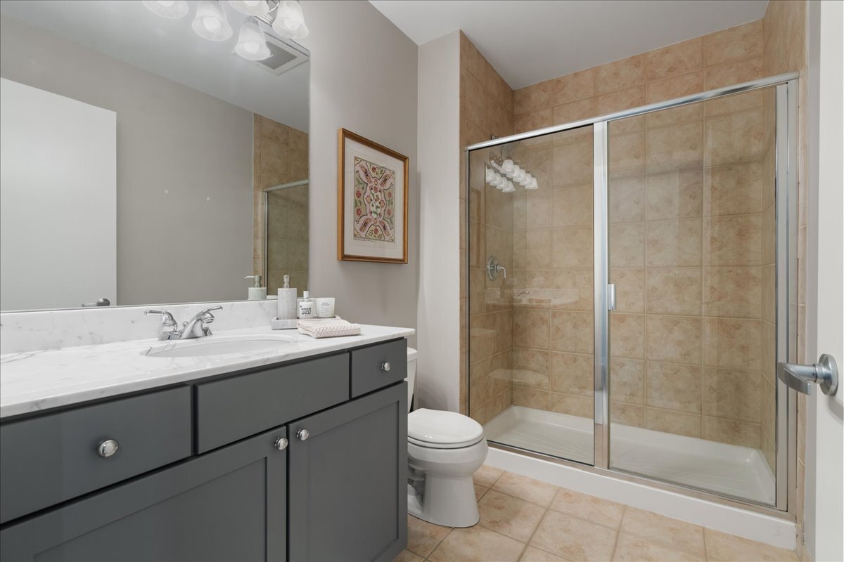 720 N LARRABEE Street Unit: 1710