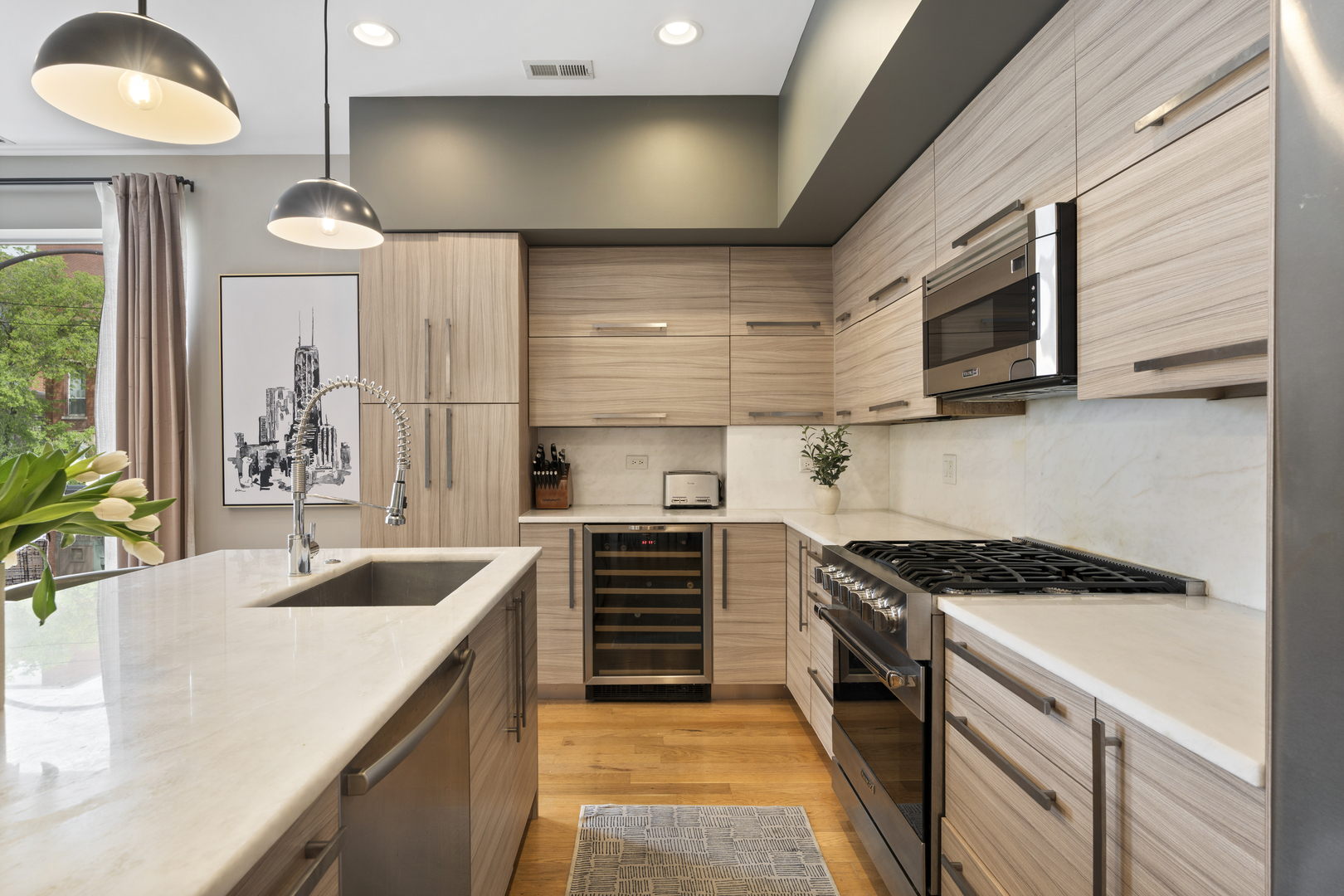 757 N Elizabeth Street Unit: 2