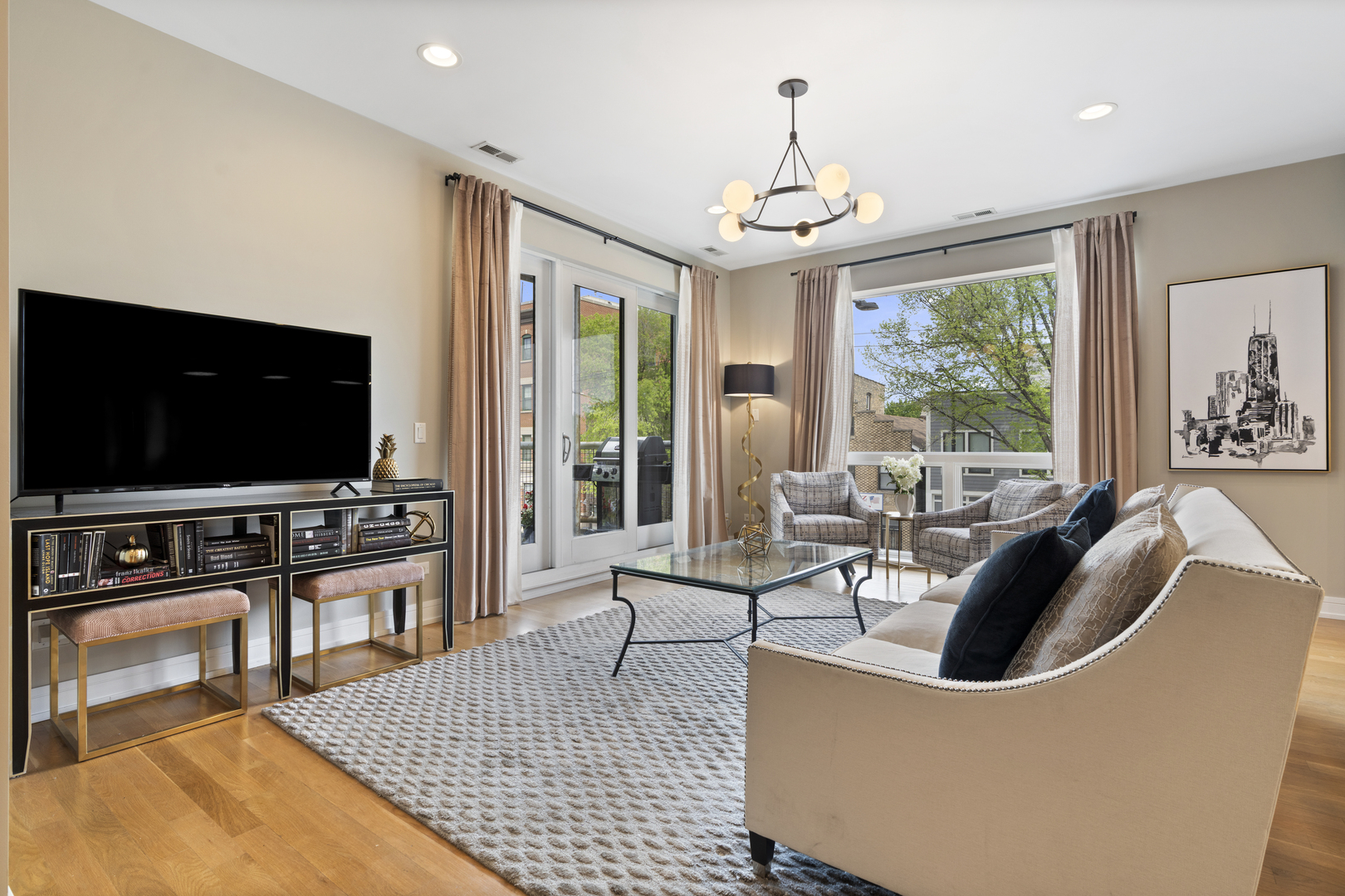 757 N Elizabeth Street Unit: 2