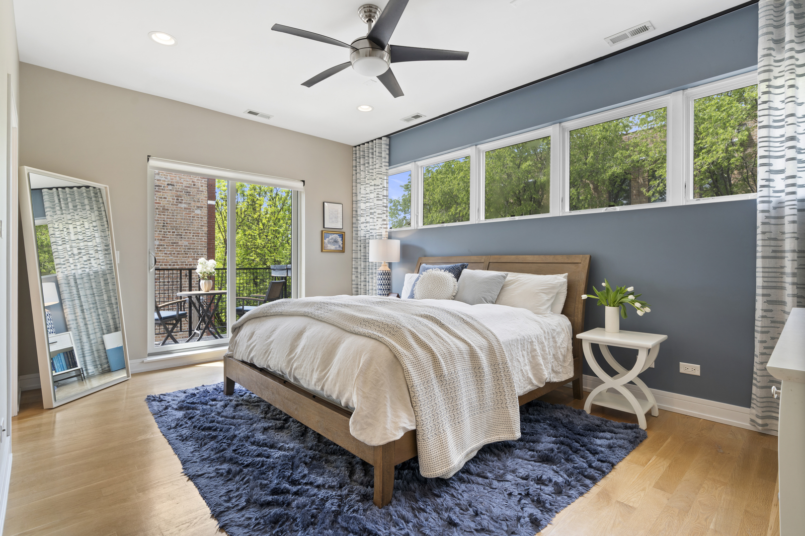 757 N Elizabeth Street Unit: 2
