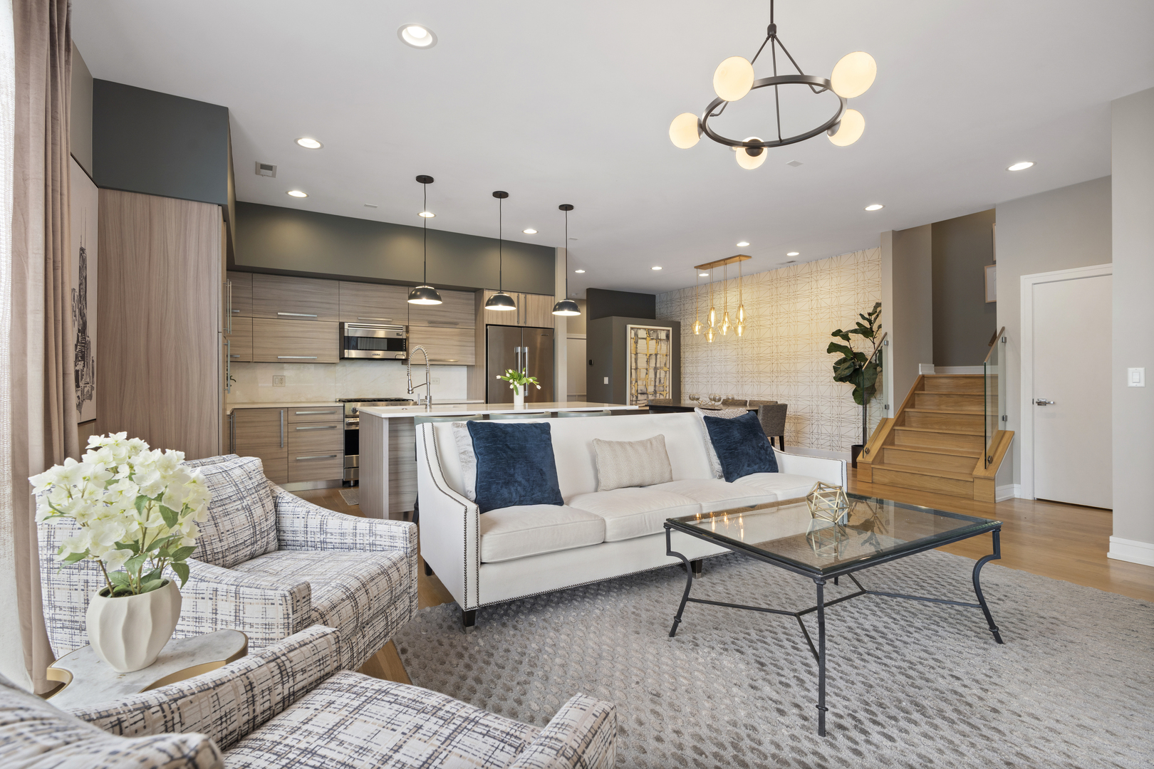 757 N Elizabeth Street Unit: 2