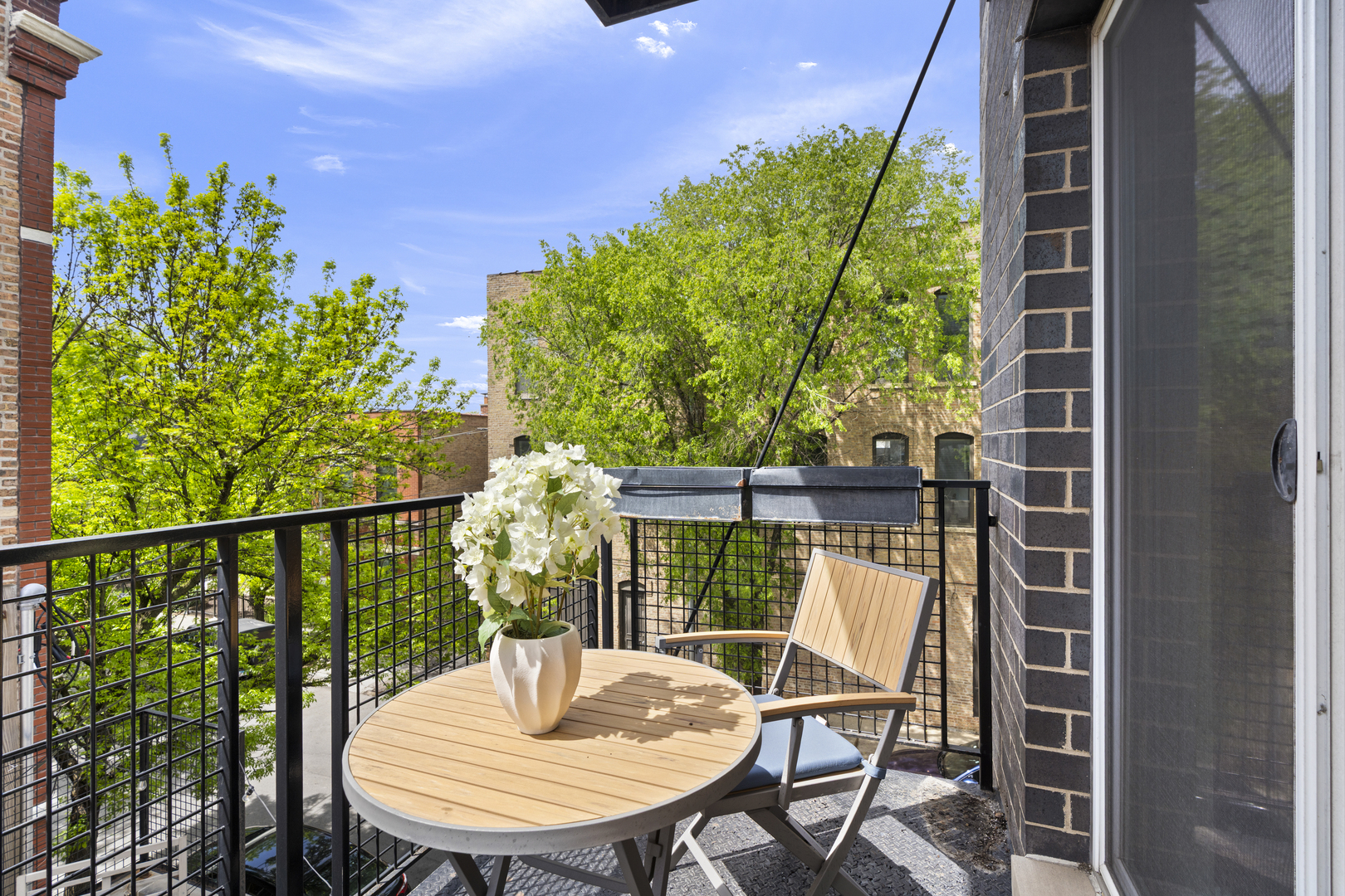 757 N Elizabeth Street Unit: 2