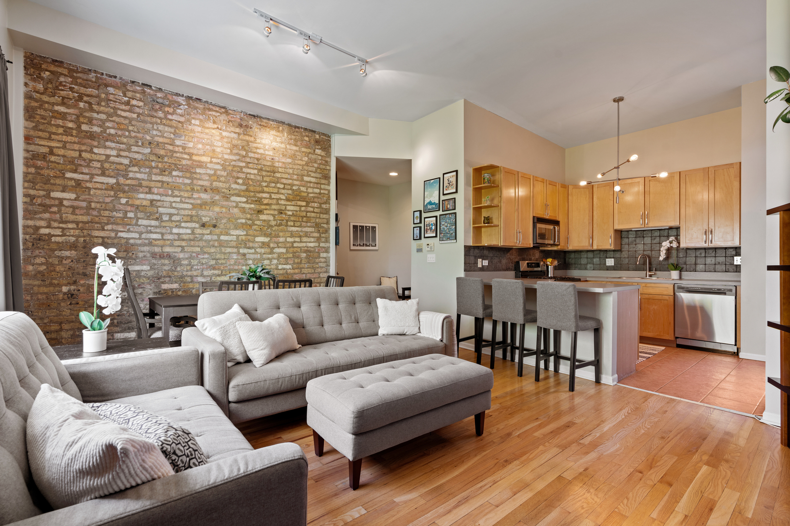 2705 N Campbell Avenue Unit: 3S