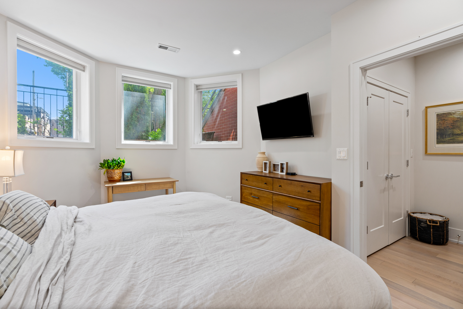 2112 W Haddon Avenue Unit: 1