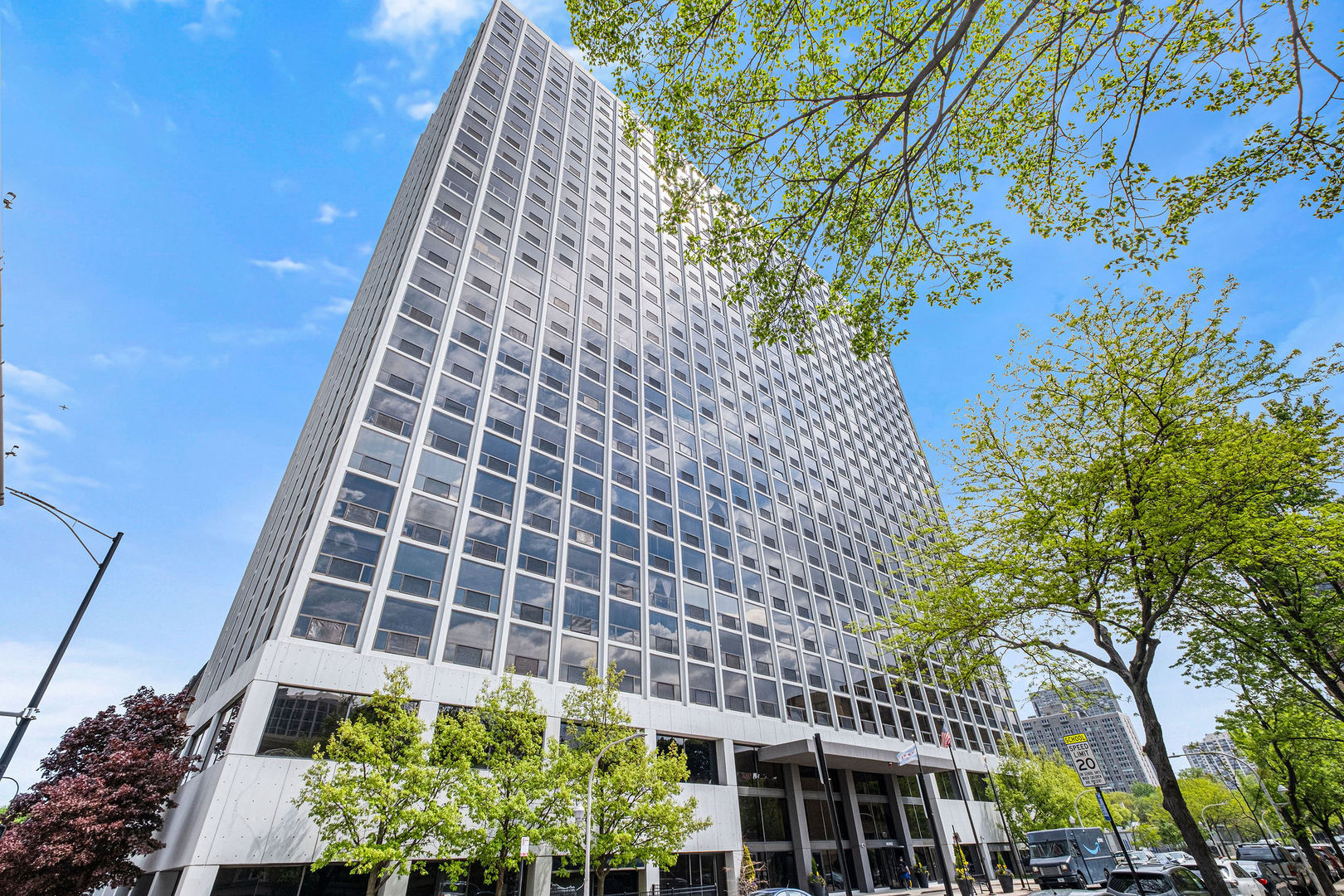 4343 N Clarendon Avenue Unit: 817