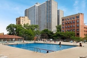 4343 N Clarendon Avenue Unit: 817