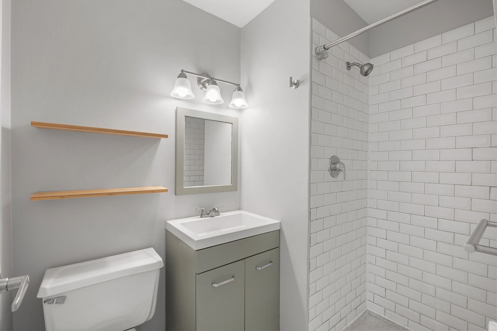4343 N Clarendon Avenue Unit: 817