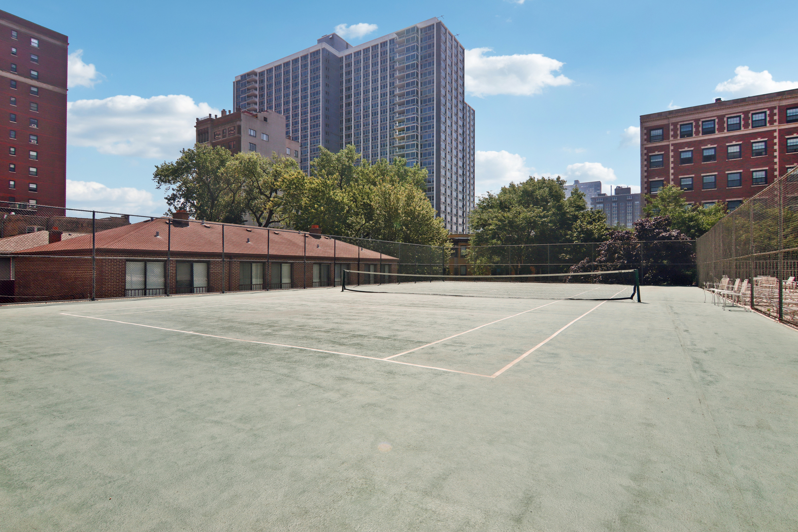 4343 N Clarendon Avenue Unit: 817