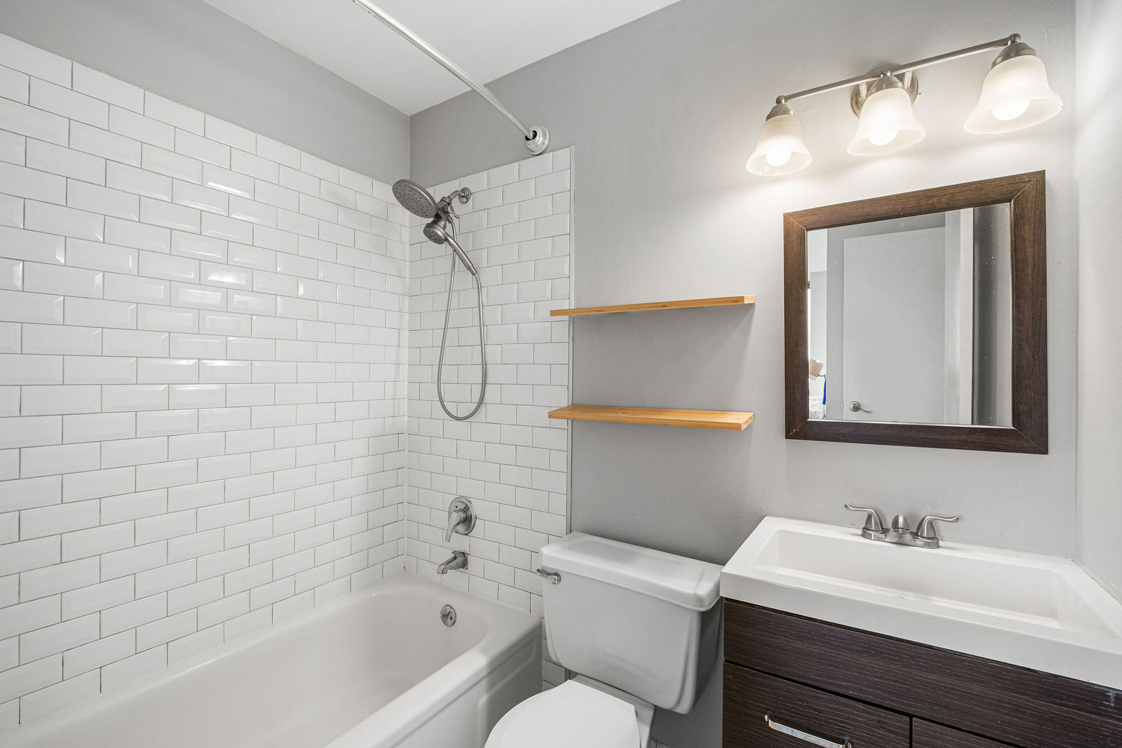 4343 N Clarendon Avenue Unit: 817