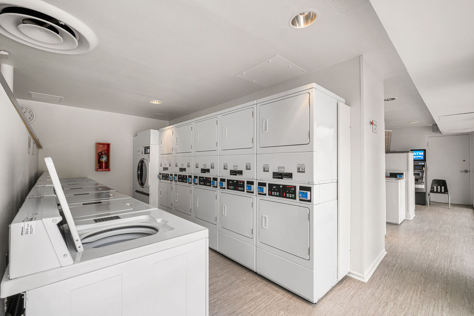 4343 N Clarendon Avenue Unit: 817