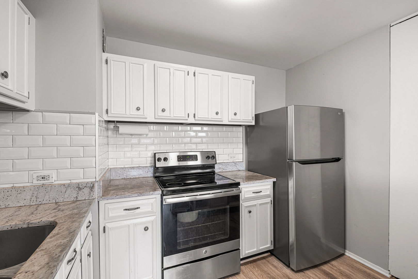 4343 N Clarendon Avenue Unit: 817