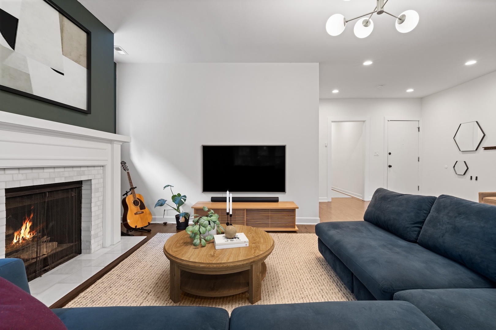 922 W Carmen Avenue Unit: 3W