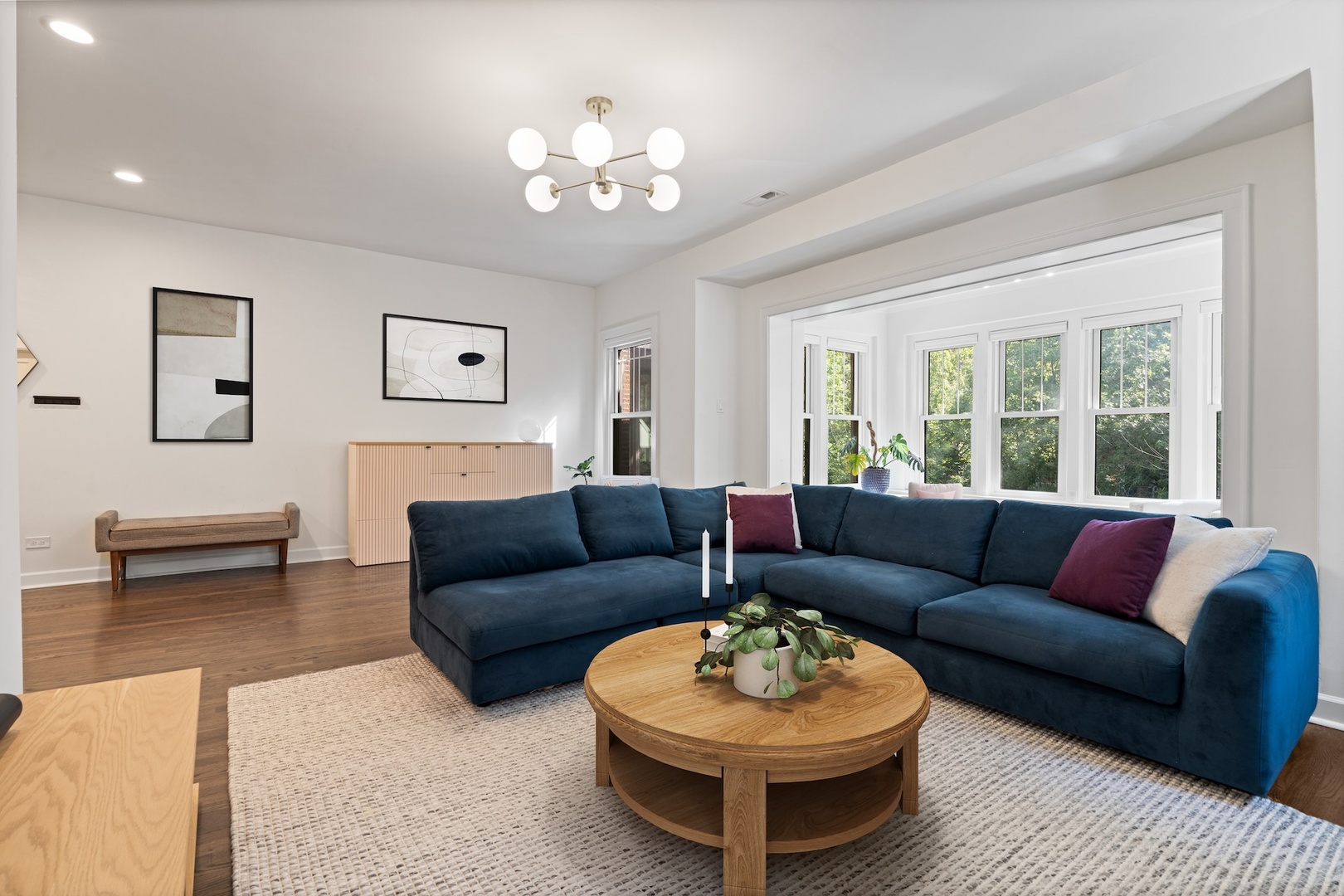 922 W Carmen Avenue Unit: 3W