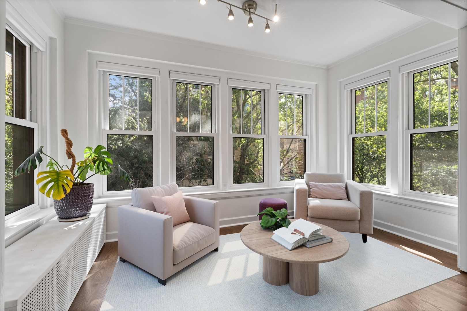 922 W Carmen Avenue Unit: 3W