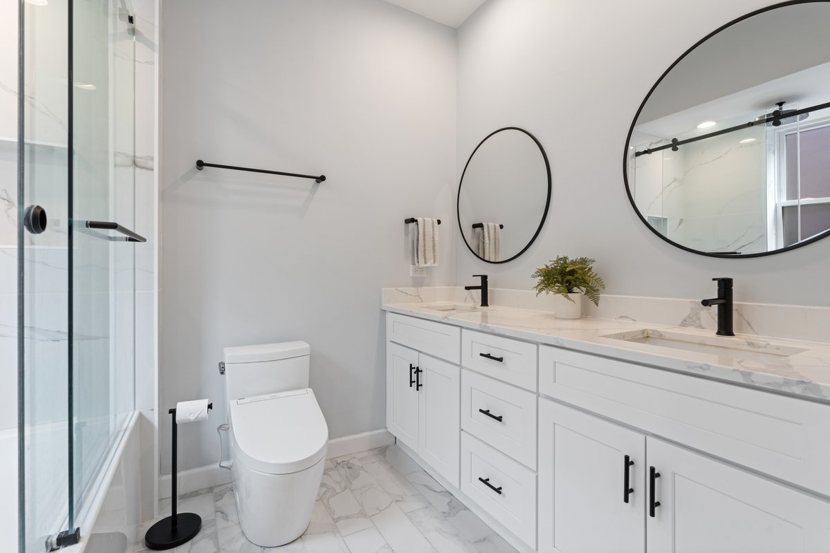 922 W Carmen Avenue Unit: 3W