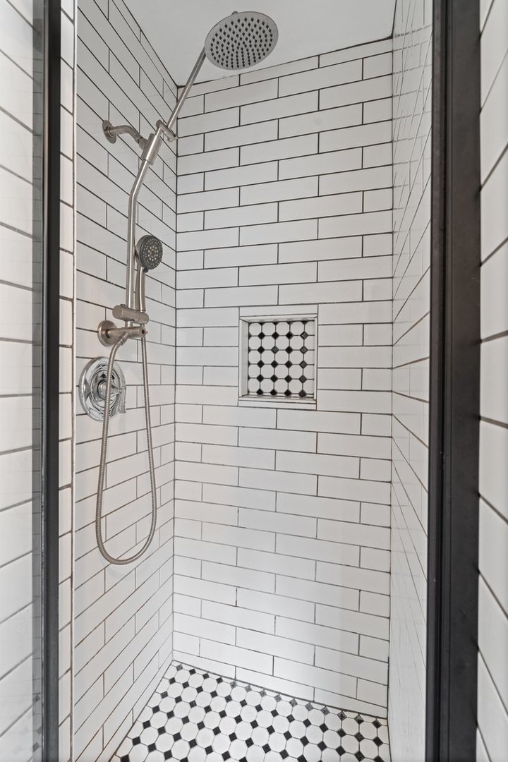 922 W Carmen Avenue Unit: 3W