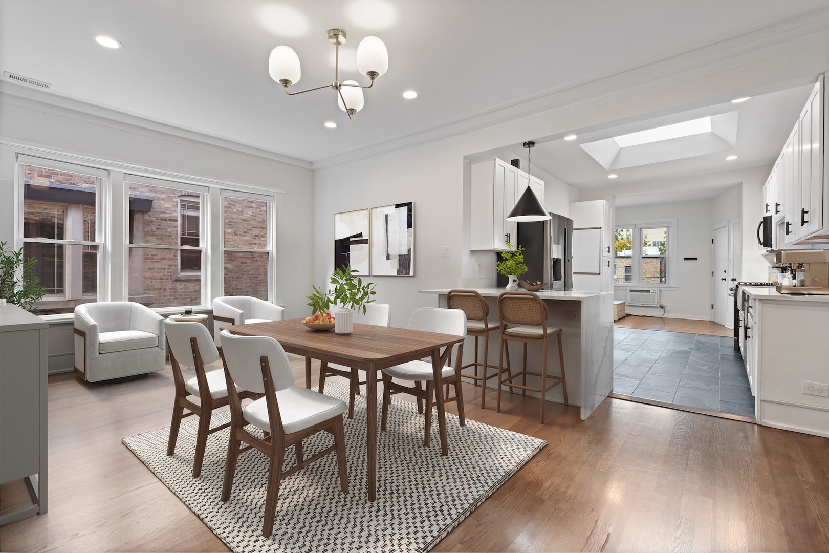 922 W Carmen Avenue Unit: 3W