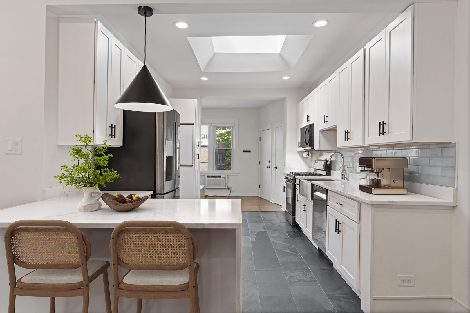 922 W Carmen Avenue Unit: 3W