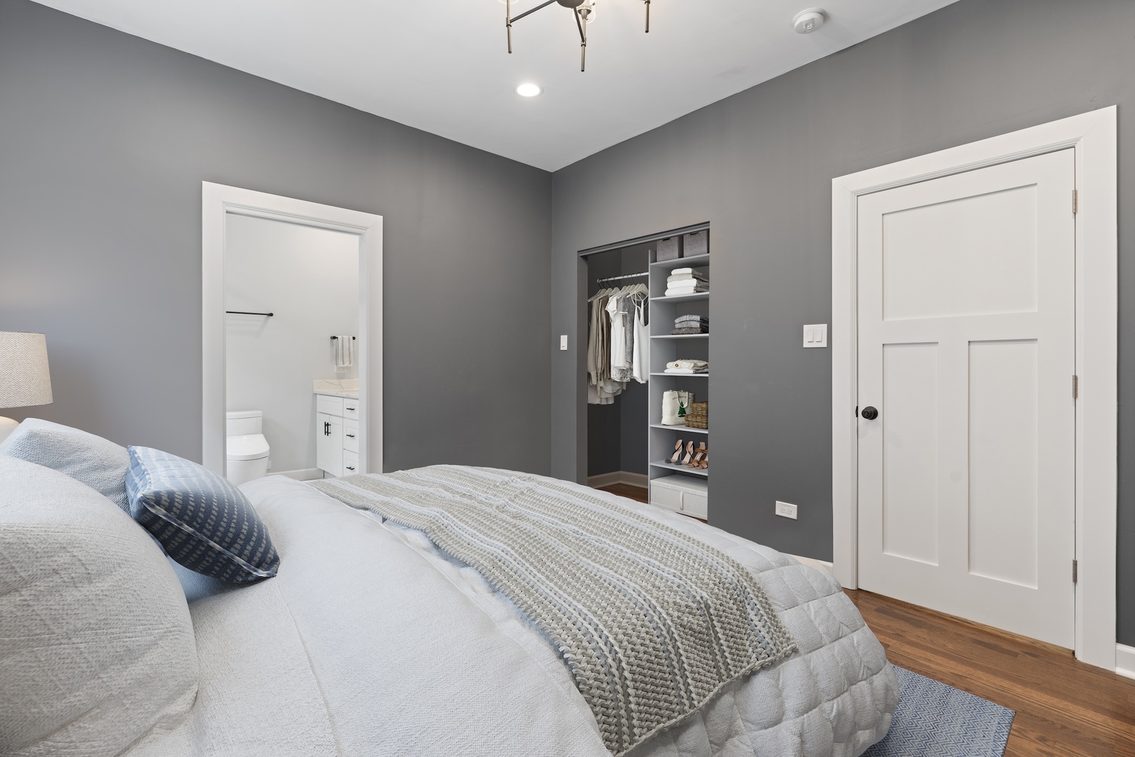 922 W Carmen Avenue Unit: 3W