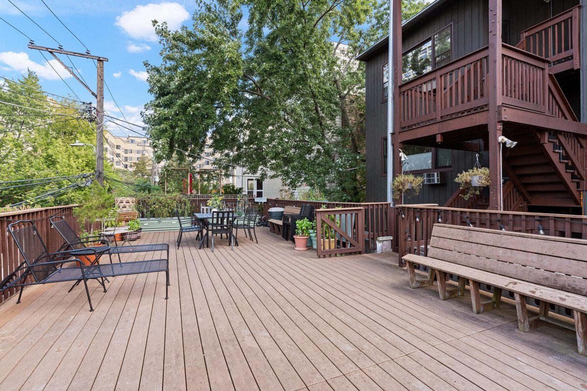 922 W Carmen Avenue Unit: 3W