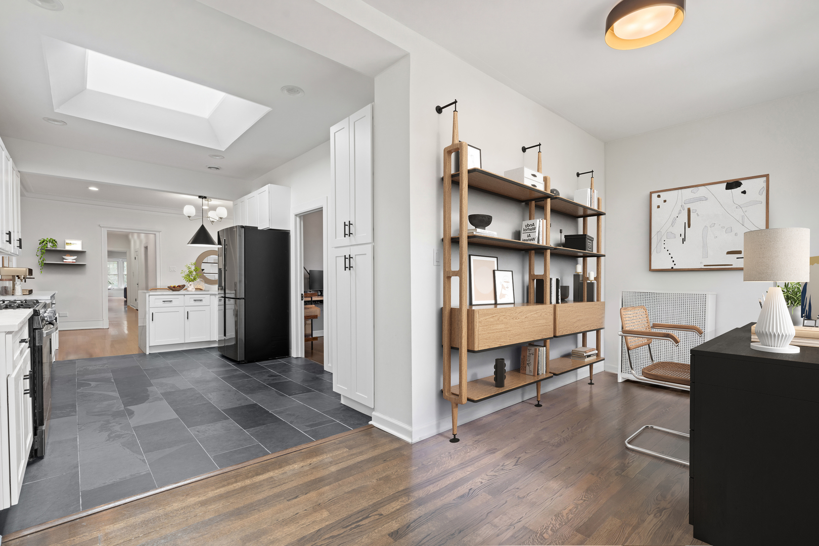 922 W Carmen Avenue Unit: 3W