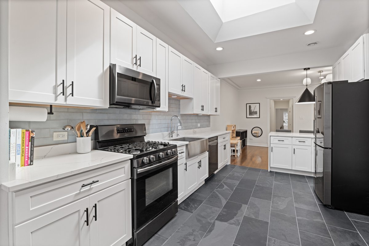 922 W Carmen Avenue Unit: 3W
