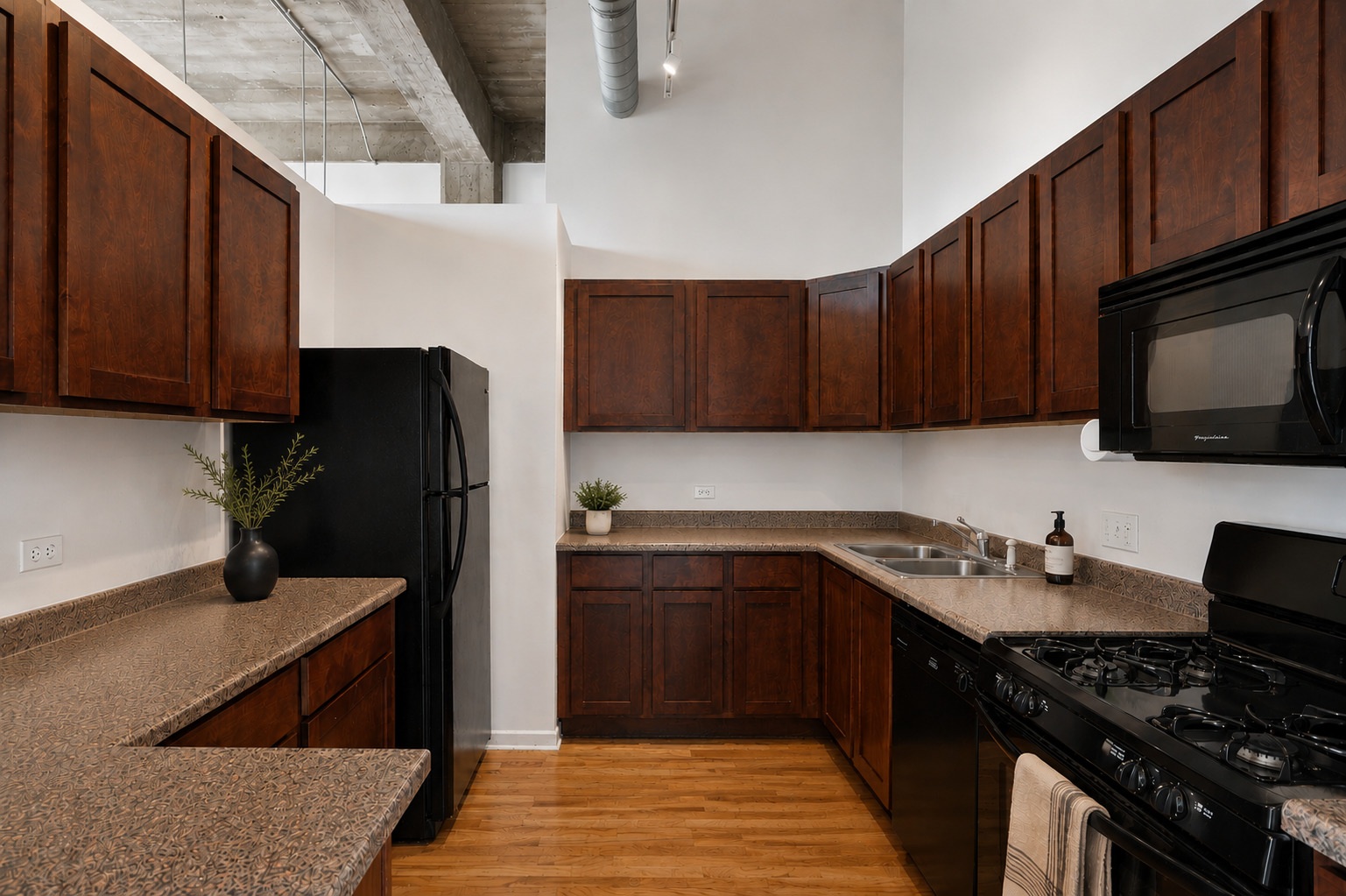 1820 N SPAULDING Avenue Unit: 208