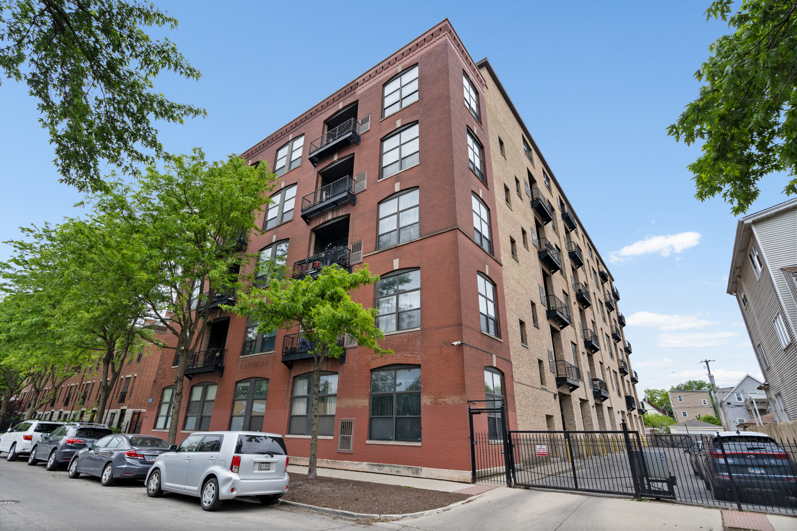 1820 N SPAULDING Avenue Unit: 208