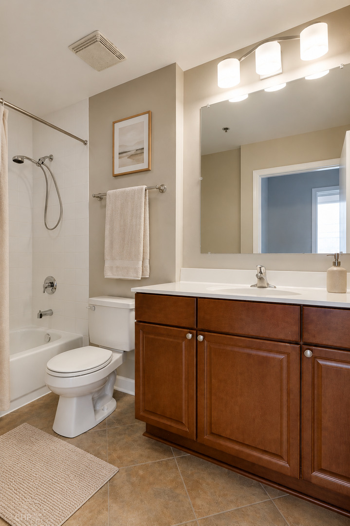 1841 S Calumet Avenue Unit: 2010