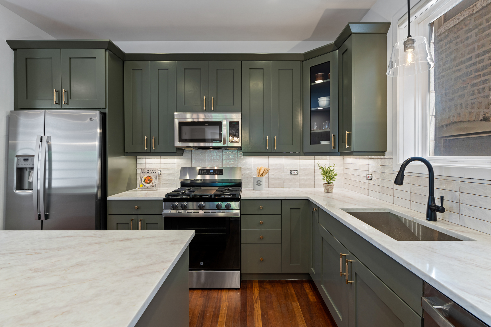1061 N Marshfield Avenue Unit: 1